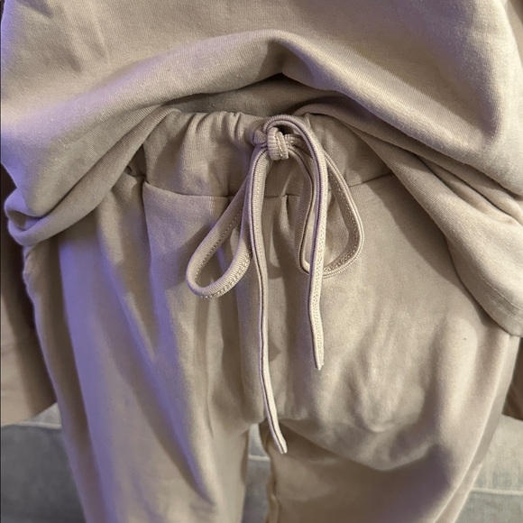 Beige Lounge Set - Picture 5 of 9